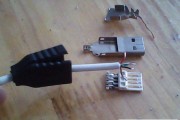将橡胶外壳套入另一根USB线 - 工程师电子制作故事：双公头USB连接线DIY设计