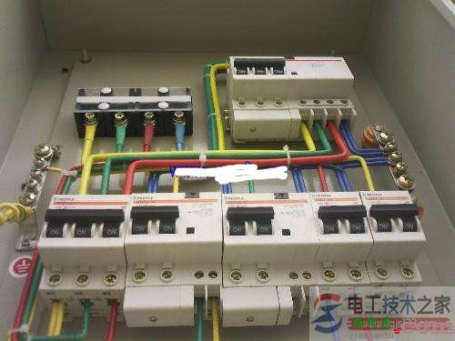 三相漏电保护器实物接线图(黄绿红蓝线与空气开关)  第1张