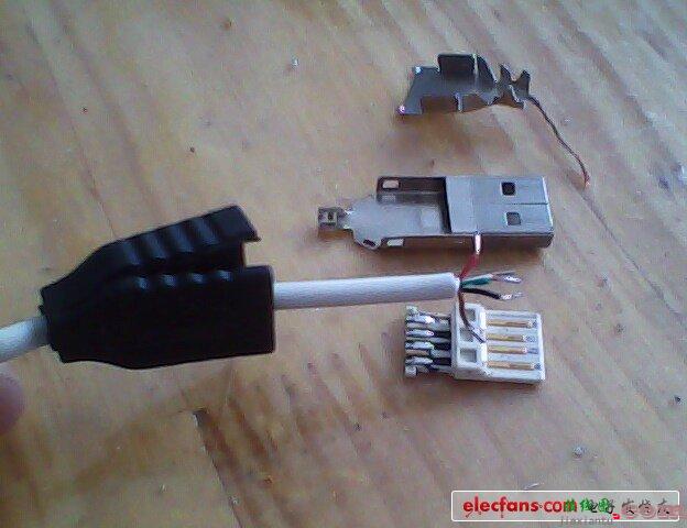 将橡胶外壳套入另一根USB线 - 工程师电子制作故事：双公头USB连接线DIY设计  第1张