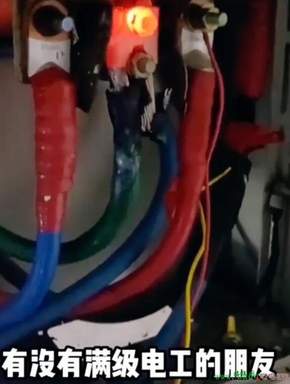 电工行业盛传的一张图片，断路器接线头都烧红了还不跳闸  第2张